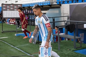 Hậu vệ 16 tuổi có thể tiệm cận kỷ lục vô tiền khoáng hậu của Maradona