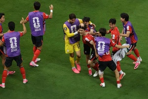 Ngược dòng hạ Séc, Hàn Quốc thắng trận ra quân World Cup sau 16 năm