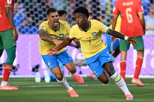 Lập siêu phẩm vào lưới Marốc, Vinicius cân bằng cột mốc World Cup của Ronaldinho