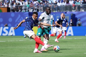 Mbappe lập cú đúp trước Senegal, trở thành chân sút số 1 lịch sử tuyển Pháp