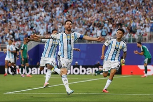 Messi bắt kịp thành tích ghi bàn của Klose trong ngày phá một loạt kỷ lục ở World Cup