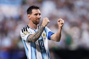 Messi lập hat-trick lịch sử, Argentina đại thắng ngày ra quân World Cup
