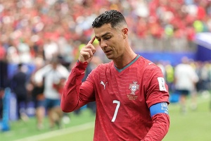 Ronaldo phá vỡ im lặng sau trận hòa thất vọng của Bồ Đào Nha 