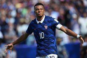 Mbappe đạt 100 trận với tuyển Pháp theo cách... đi ngược logic