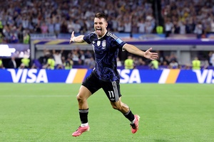 Lo Celso ghi bàn bằng đá phạt “nhờ” Messi và xóa đi nỗi thất vọng World Cup