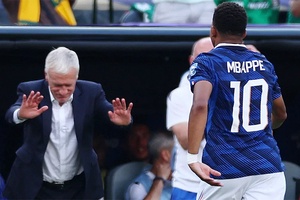 Khoảnh khắc Deschamps cúi đầu trước Mbappe gây sốt World Cup 2026
