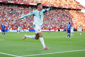 Ronaldo tỏa sáng, Bồ Đào Nha thắng ngược Croatia để đại chiến Tây Ban Nha