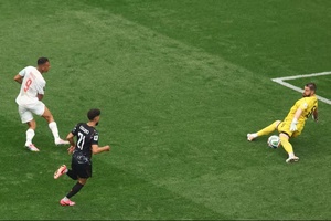 VIDEO Bàn thắng phút 90+8 của Rahimi tiễn Canada rời khỏi World Cup 2026
