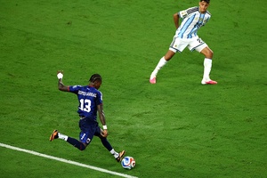 VIDEO: Siêu phẩm sút xa của Sidny Lopes Cabral quân bình tỷ số 2-2 cho Cape Verde trước Argentina