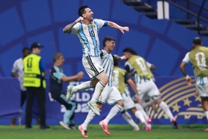 Messi gia tăng cách biệt trên đỉnh ghi bàn lịch sử World Cup
