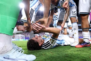 Chấm điểm Argentina 3-1 Thụy Sĩ: Julian Alvarez "bật chế độ Messi", cặp lá chắn Romero - Martinez ghi điểm
