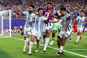 Hiệp phụ bùng nổ, Argentina vượt qua Thụy Sĩ để bảo vệ giấc mơ vô địch World Cup