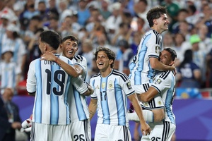 Argentina vượt qua Thụy Sĩ: Nhà Vua chưa chịu rời ngai