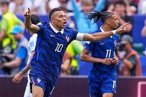 Băng đội trưởng tuyển Pháp và bước chuyển mình của Mbappe