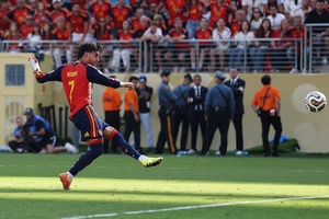 Lý do Simeone không thể ngăn cản Ferran Torres ghi bàn thắng quyết định chức vô địch