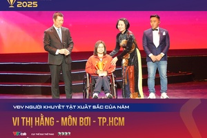 VĐV người khuyết tật xuất sắc của năm 2025: Cúp Chiến thắng gọi tên "cô gái không chấp nhận số phận" Vi Thị Hằng