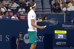 Cổ động viên quần vợt bị đuổi khỏi trận tứ kết Canadian Open 2025 sau khi nhắm vào Alexander Zverev