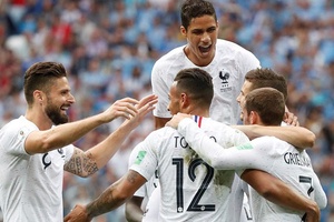 Tuyển Pháp vào bán kết bằng "vũ khí" đáng kinh ngạc nhất ở World Cup 2018