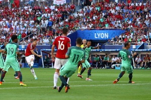 Ronaldo thất bại trong cuộc đua danh hiệu Bàn thắng đẹp EURO 2016