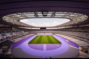 70 ngày trước khi khai màn môn điền kinh Olympic Paris 2024, sân Stade de France đã nhuộm tím