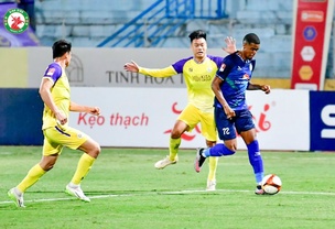 Phạm Xuân Mạnh mắc sai lầm tai hại, Hà Nội thua trận thứ 3 ở V.League