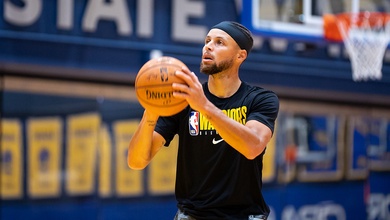 Stephen Curry đã ảnh hưởng tốt và xấu đến bóng rổ như thế nào?