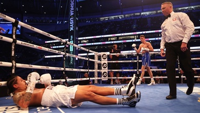 Boxing: Callum Smith đấm đối thủ co giật ngày ra mắt hạng bán nặng
