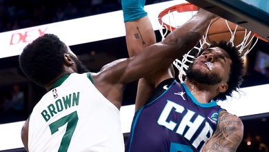 Boston Cetlics “đấu súng" với Hornets, giành chiến thắng tại OT trong trận cầu nghẹt thở