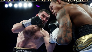 Boxing: Artur Beterbiev nghiền nát Anthony Yarde, bảo vệ 3 đai vô địch thế giới
