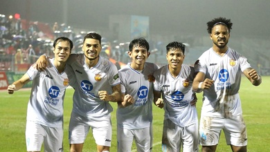 Văn Toàn vừa ghi bàn vừa kiến tạo, Nam Định xây chắc ngôi đầu bảng V.League