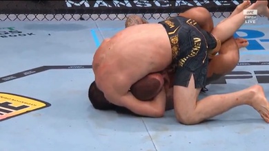 UFC 302: Islam Makhachev vất vả hạ Dustin Poirier, lập kỷ lục mới