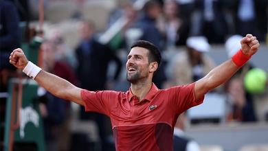 Djokovic nhọc nhằn vào tứ kết Roland Garros 2024, vượt qua kỷ lục của Federer