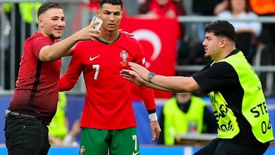 Liên đoàn bóng đá Đức nhận án phạt vì những NHM cuồng nhiệt Ronaldo