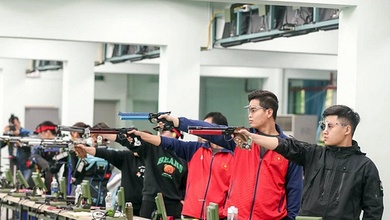 Phạm Quang Huy và Lê Thị Mộng Tuyền "nổ súng" khai màn giải Vô địch tay súng quốc gia 2024