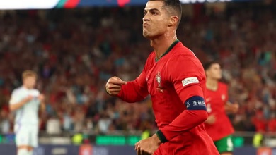 Ronaldo giải cứu Bồ Đào Nha từ ghế dự bị bằng bàn thắng thứ 901