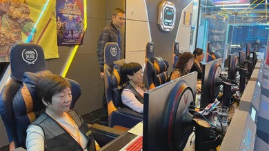 Bà cụ U70 thi đấu Esports, chơi game để tìm niềm vui trong cuộc sống