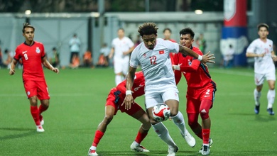 Singapore 0-0 Việt Nam: HLV Kim Sang Sik thay người ở hàng thủ