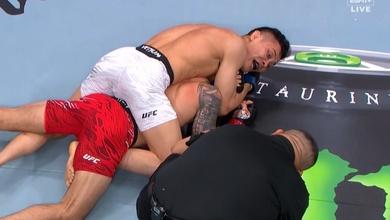 Quang Lê siết đối thủ bất tỉnh ở UFC: Chiến thắng đầu tiên cho Việt Nam