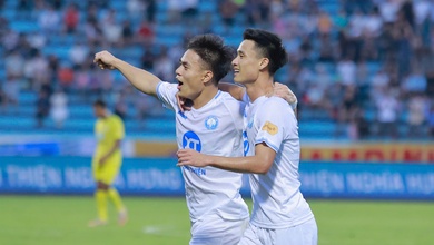 Nam Định tiến gần vô địch, HAGL thảnh thơi "đua" trụ hạng V.League