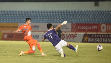Kịch tính “chung kết ngược” Đà Nẵng vs Quảng Nam: Thẻ đỏ giây 12, sai lầm thủ môn và câu giờ