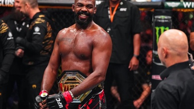 Jon Jones chế giễu bản đề xuất tước đai vô địch UFC từ khán giả 