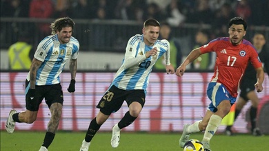 Mastantuono ra mắt đội tuyển Argentina ở tuổi 17 và lập kỷ lục lịch sử