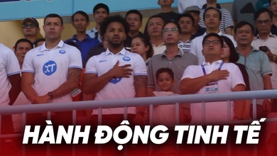 Hành động tinh tế của Xuân Son với con trai