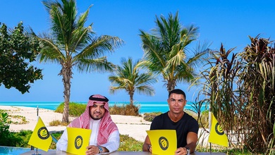Choáng váng với số tiền Ronaldo kiếm được trong 2 năm khi ở lại Al Nassr