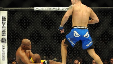 Pha "nghiệp quật" sốc nhất lịch sử UFC đã xảy ra như thế nào?