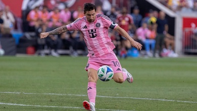 Chiêm ngưỡng pha kiến tạo "không cần nhìn" của Messi cho Alba ghi bàn