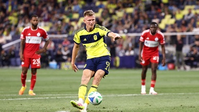 Câu chuyện về tiền đạo người Anh vô danh đang cạnh tranh ghi bàn với Messi ở MLS