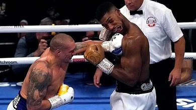 10 khoảnh khắc ăn mừng gây sốc nhất trên sàn boxing có Usyk và... Anthony Joshua