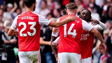  Arsenal lên ngôi đầu