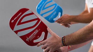 So sánh hai kiểu cấu tạo vợt pickleball: Phương pháp “sandwich” và ép nhiệt